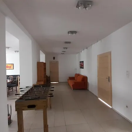 Mulató Utca 1, 8 Személyre