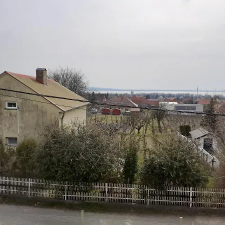 Mulató Utca 1, 8 Személyre Apartman Vonyarcvashegy