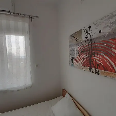 Mulató Utca 1, 8 Személyre
