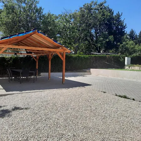 Mulató Utca 1, 8 Személyre Apartman